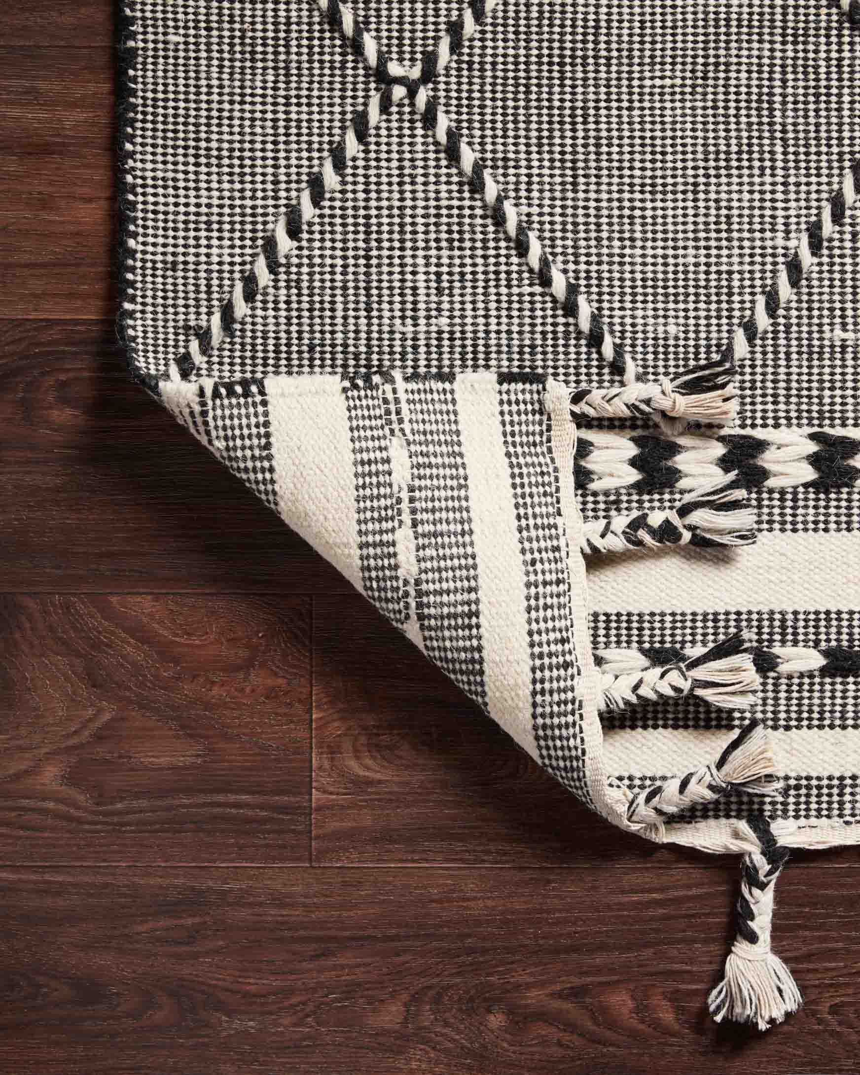 Loloi Sawyer SAW-01 Black Geometric Area Rug 7'-6" x 9'-6"