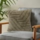 thumbnail image 5 of Ajuste ideal y comodidad: con un tamaño de 17,72 pulgadas, esta funda de almohada se adapta perfectamente al núcleo interior de la almohada, lo que garantiza que esté completa y plana, brindando una e, 5 of 6