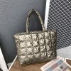 thumbnail image 1 of Bolso tote grande para mujer, bolso de hombro acolchado, bolso de invierno, bolso tote espacial, bolso de hombro para compras, 1 of 7