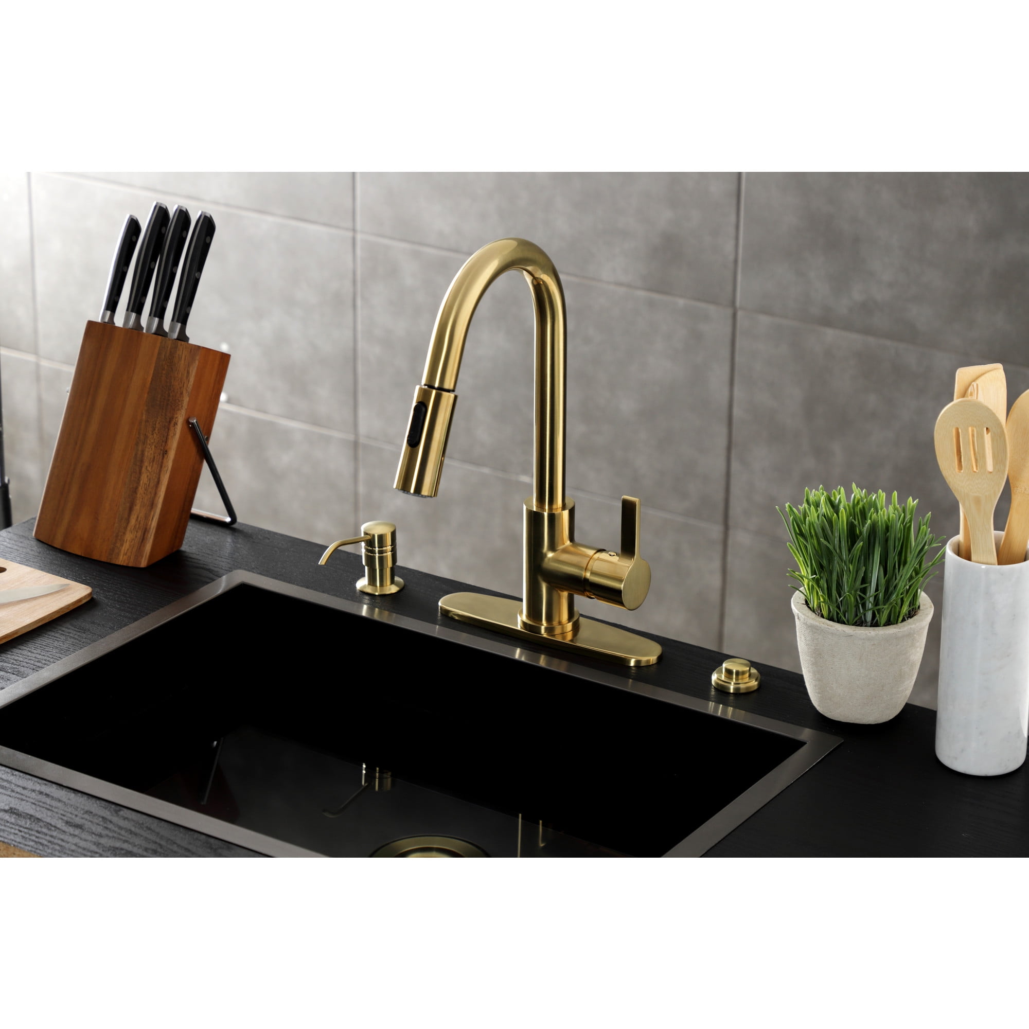 Gourmetier LS8783CTL Continental Single-Handle Pull-Down Kitchen Faucet, Brushed Brass