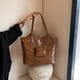 thumbnail image 3 of Bolso retro gran capacidad gama alta para mujer 2024 nuevo bolso hombro informal y versátil bolso mano 2621-PZ20240808016106 Marrón, 3 of 9