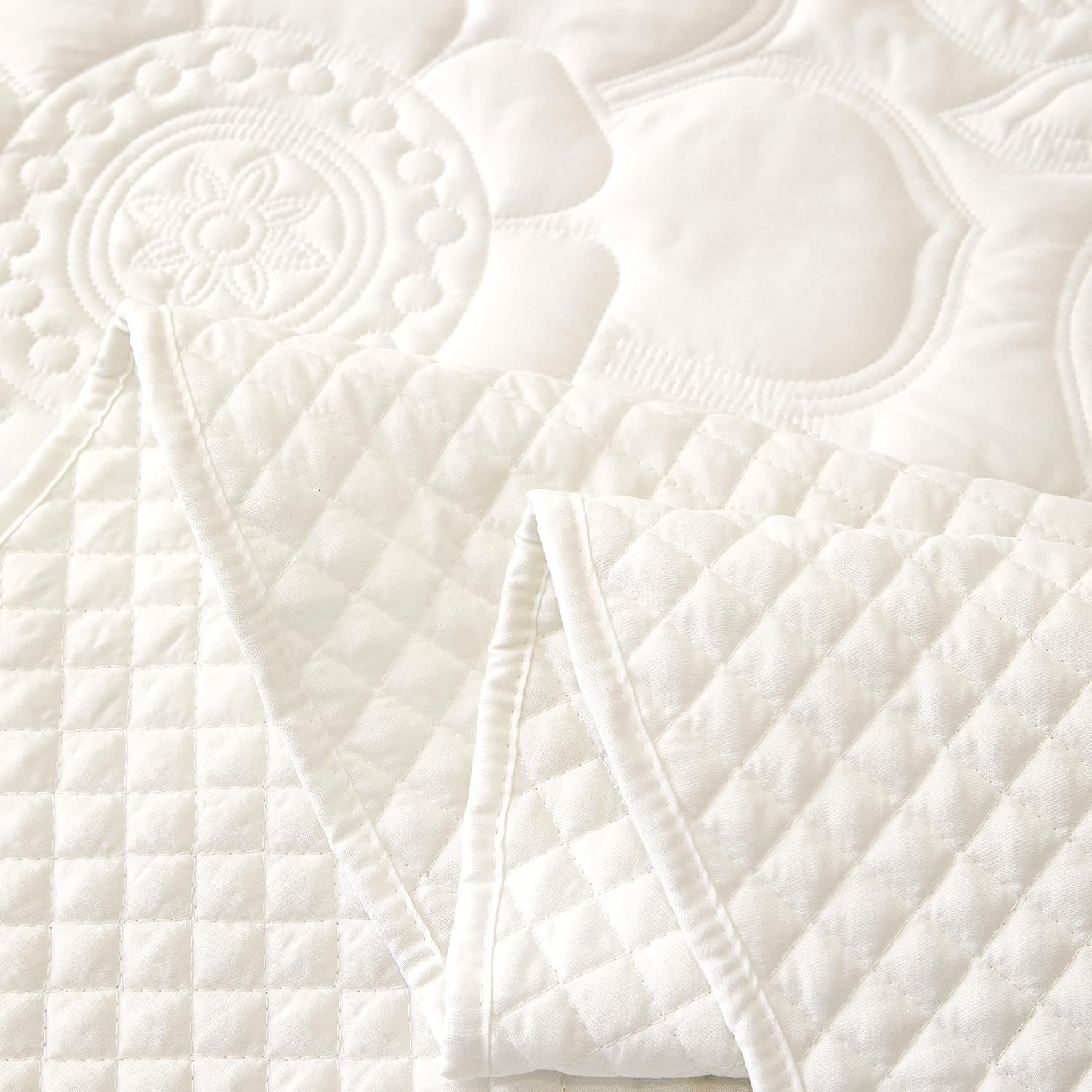 Evenhug 3 Piece Oversized King Size Quilt Set Lightweight Reversible Bedspread Coverlets for All Seasons, White