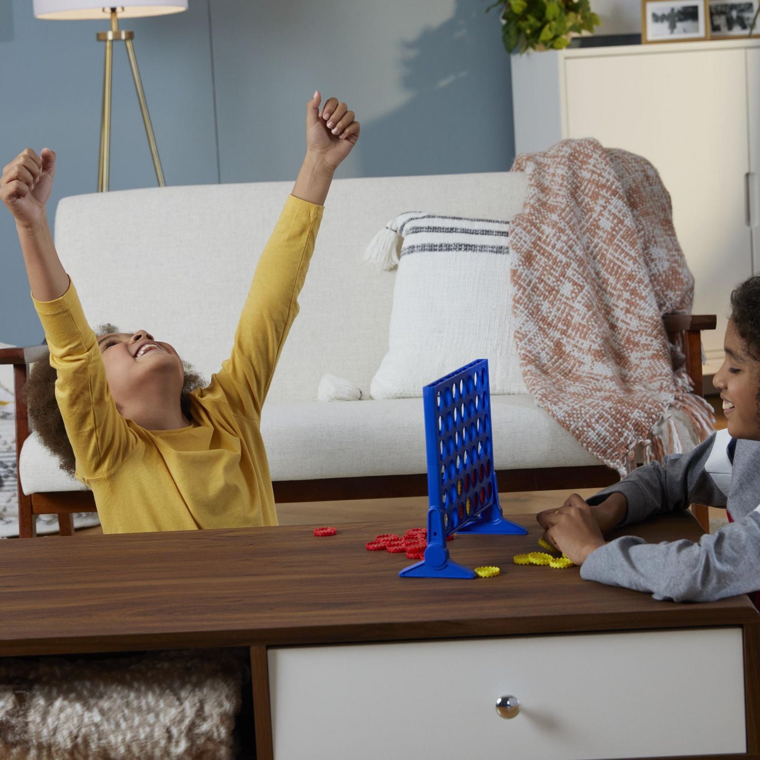 Jeu Connect 4, inclut un feuillet d'activités pour enfants jeu de stratégie, grille Connect 4, 4 en ligne, à partir de 6 ans