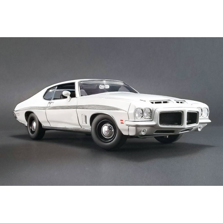 Die cast PONTIAC LE MANS GTO 1972 LIGHT GREEN METALLIC 1:18
