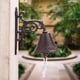thumbnail image 2 of Escultura decorativa de pared de hierro fundido con forma de campana de mano para jardín exterior. Campana de vid, 2 of 8