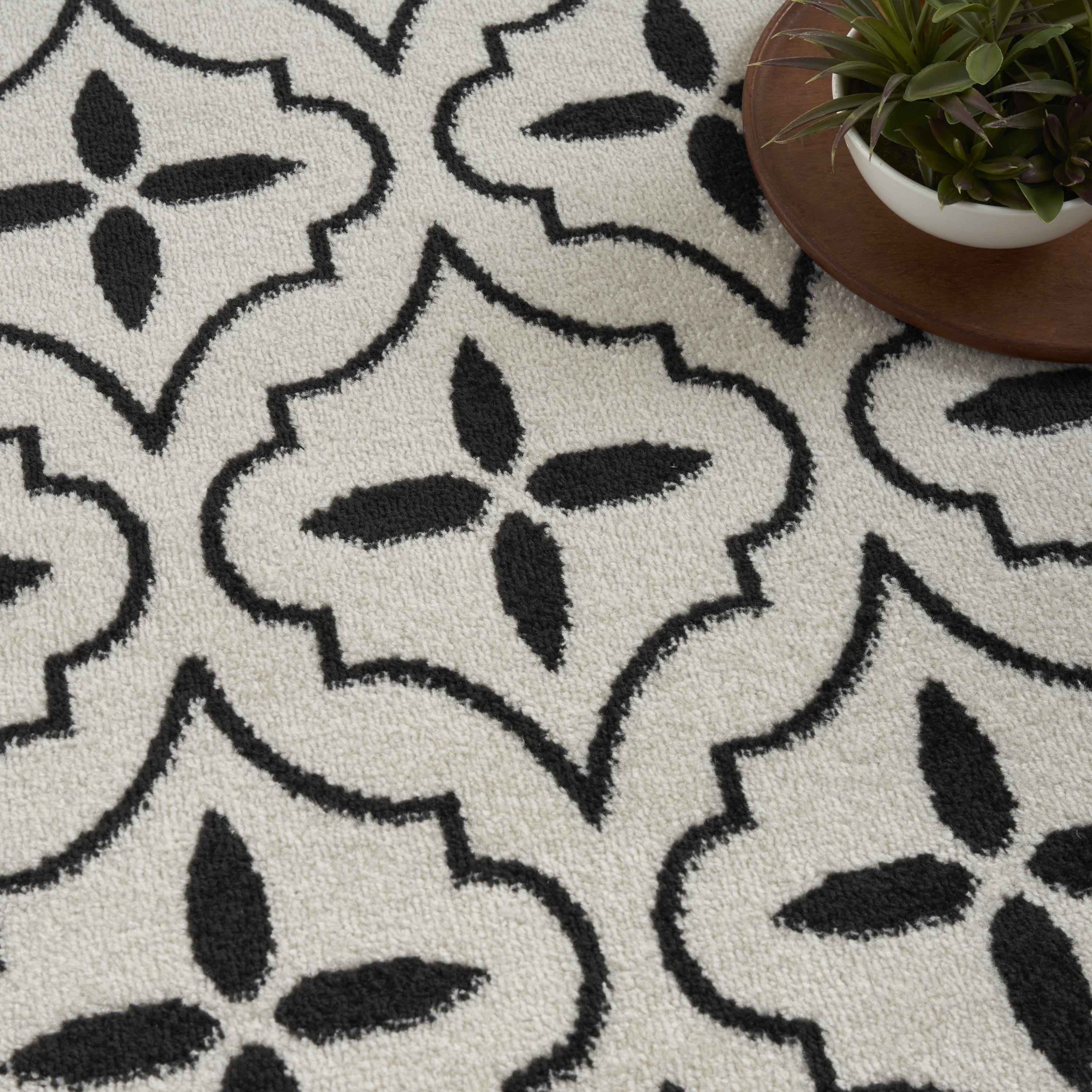 Nourison Essentials Indoor/Outdoor Ivory Black 2'2" x 7'6" Area Rug (2x8)