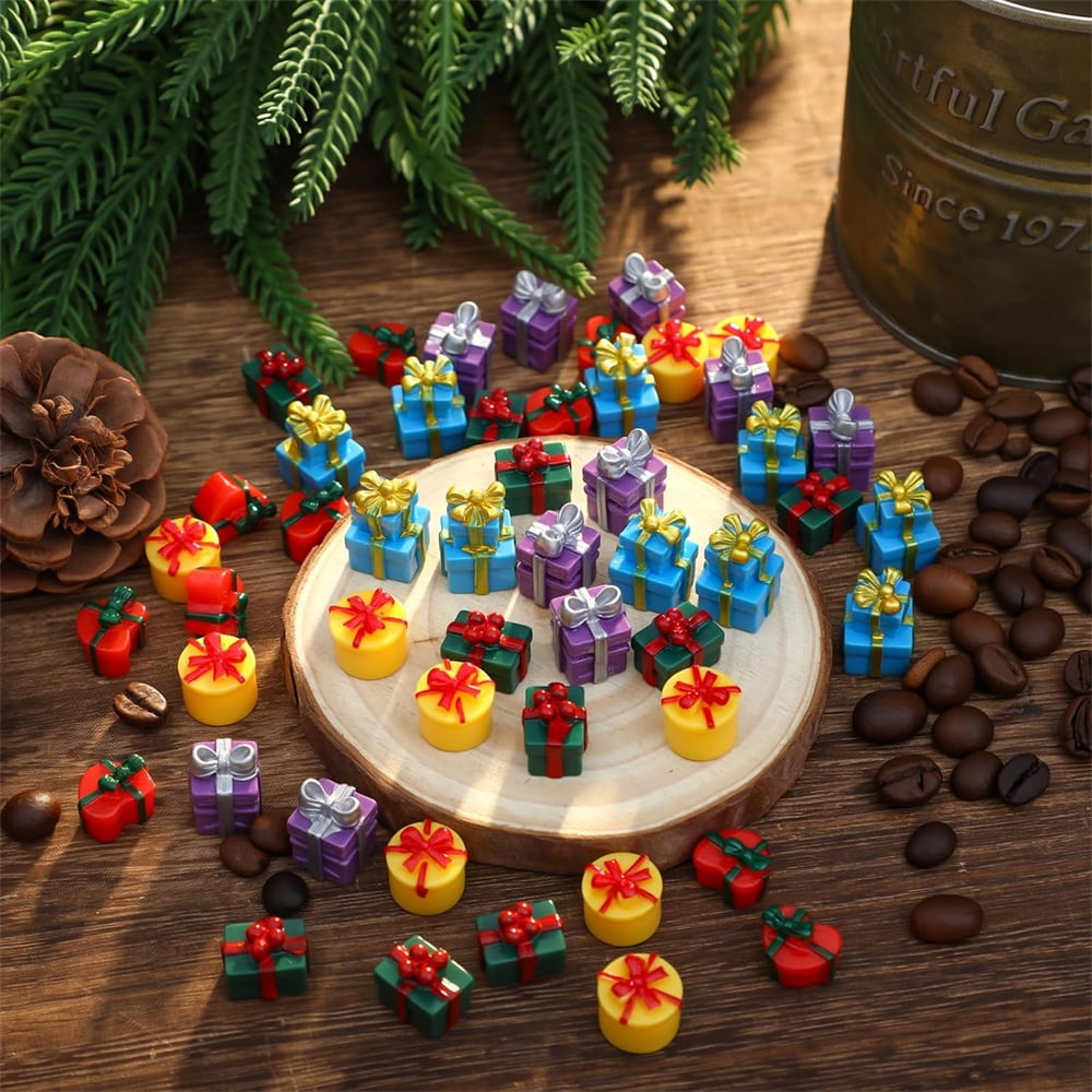 NOGIS Christmas Miniature Gift Boxes Ornaments,50 Pcs Christmas Tree Mini Resin Presents Charms for Craft Dollhouse and Xmax Mini Decorations (Style B)