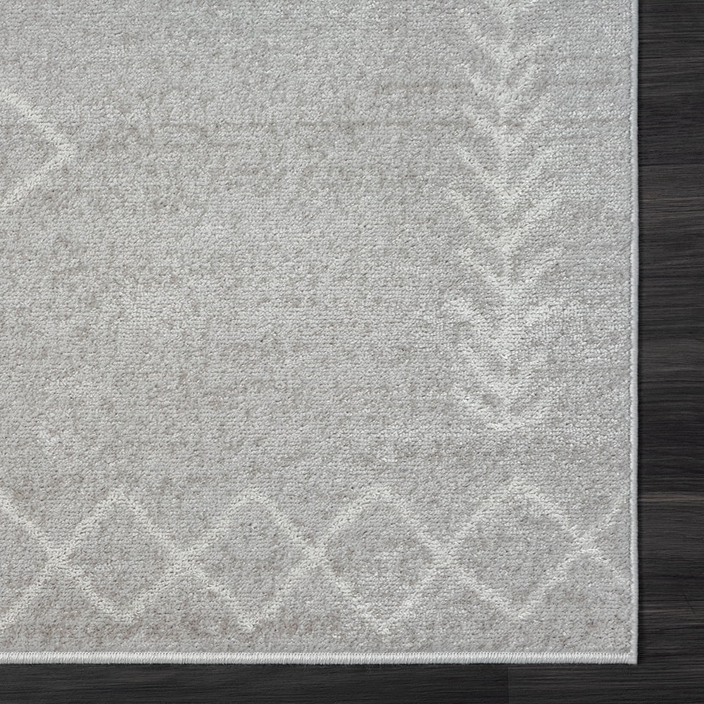 LR Home and Evette Rios Carmen 5' x 7' Gray/White Diamond Stain Resistant Indoor Area Rug