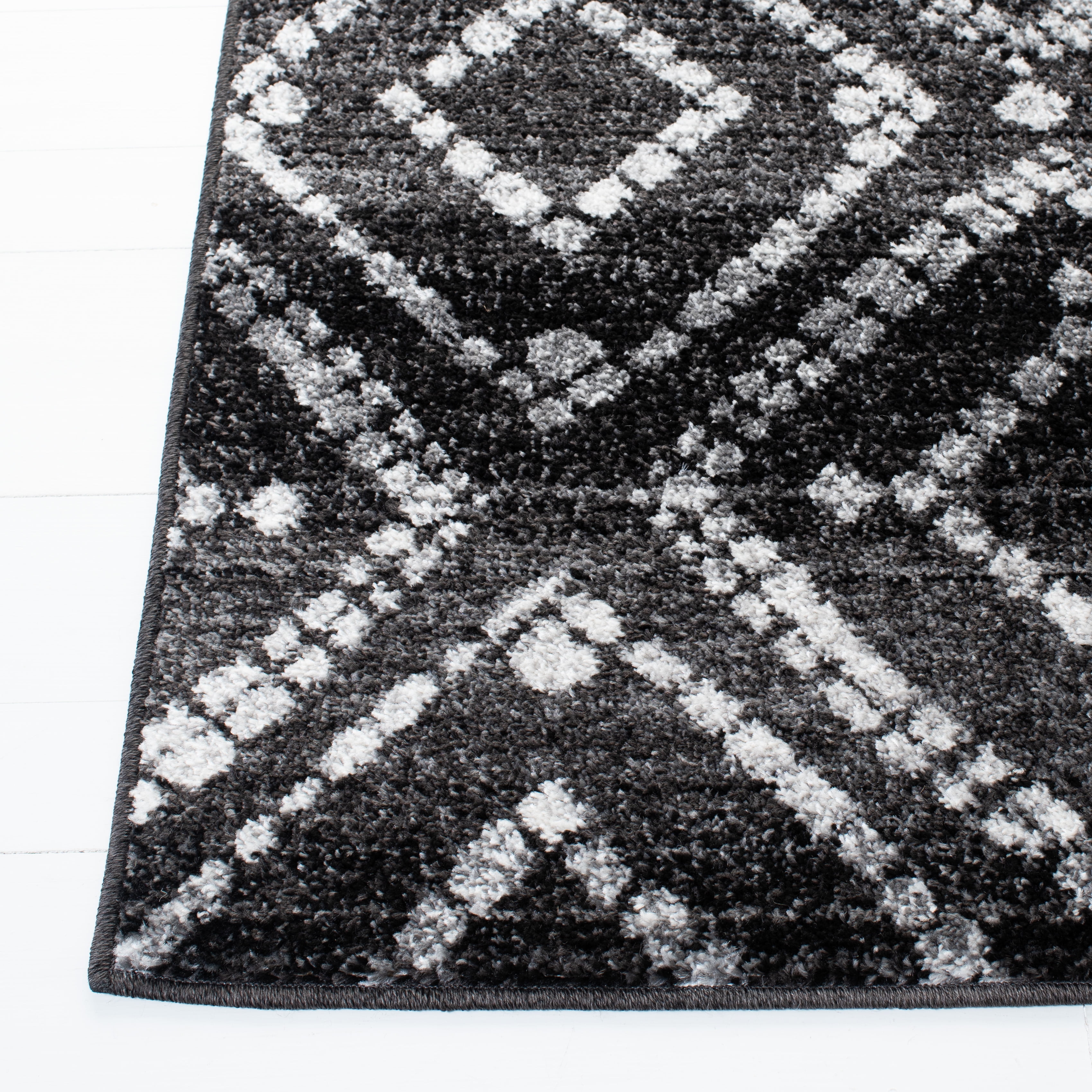 Safavieh Adirondack Lecia Geometric Area Rug, Black/Ivory, 5'1" x 7'6"