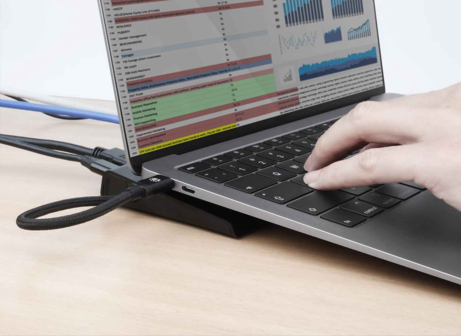 USB-C 11-in-1 Triple-Monitor Docking Station with MST