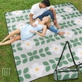 thumbnail image 1 of Manta de pícnic Wickerland extra grande, impermeable y resistente a la arena, 1 of 8