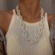 thumbnail image 2 of Collar Acrílico Colgantes D Ometry Gargantilla Para Mujer 24 In--Blanco-Código Modelo 26157 blanco, 2 of 2