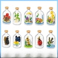 thumbnail image 1 of Juguetes con bloques de construcción de micropartículas ensamblados en botellas de insectos en la columna del océano, 1 of 1