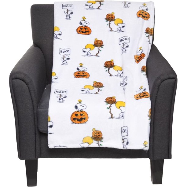 Berkshire Halloween Peanuts Snoopy Woodstock with Pumpkins 55 x 70 Inch
