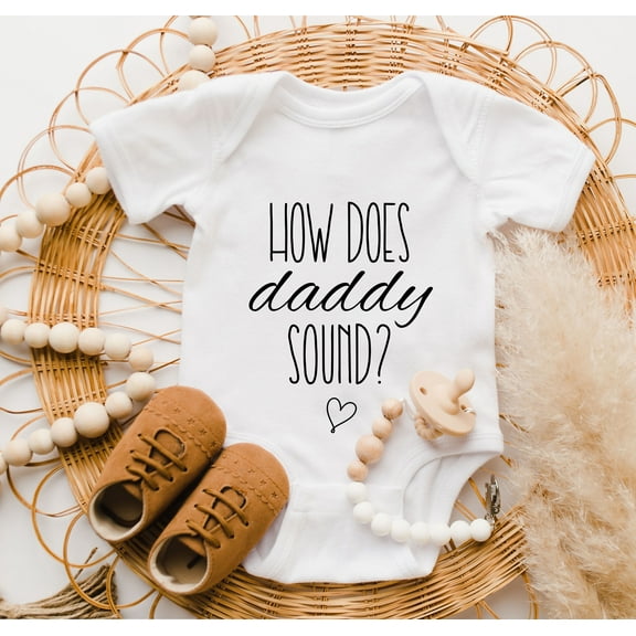 Hello Daddy Onesie, Pregnancy Announcement For Husband, Pregnancy Reveal Onesie, Surprise To Husband, Hi Daddy, Daddy'S Babe, Fathers Day Cute and Cool Baby Bodysuit, BABY BODYSUIT LAT 4424