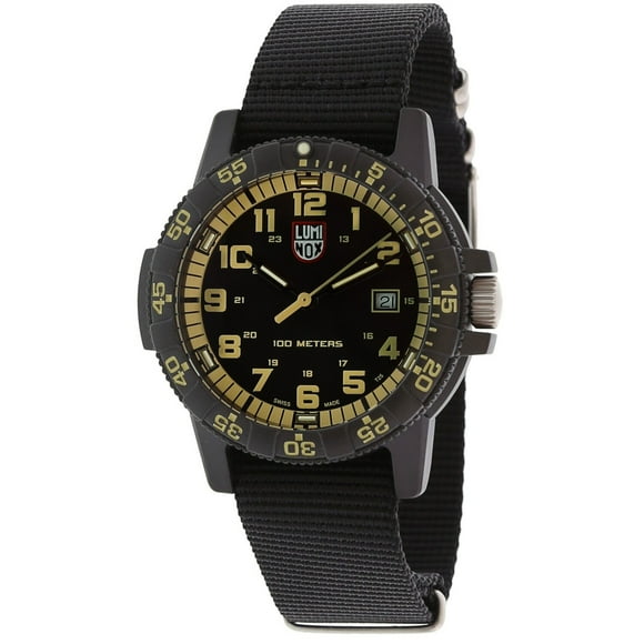 Luminox pour homme Leatherback XS.0333 montre de mode à quartz suisse en nylon noir mat