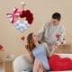thumbnail image 5 of Guirnalda de pompones suaves con corazones acrílicos, decoración de San Valentín para habitaciones románticas, fiestas, repisas de chimenea, cabeceros y barandillas, 5 of 7