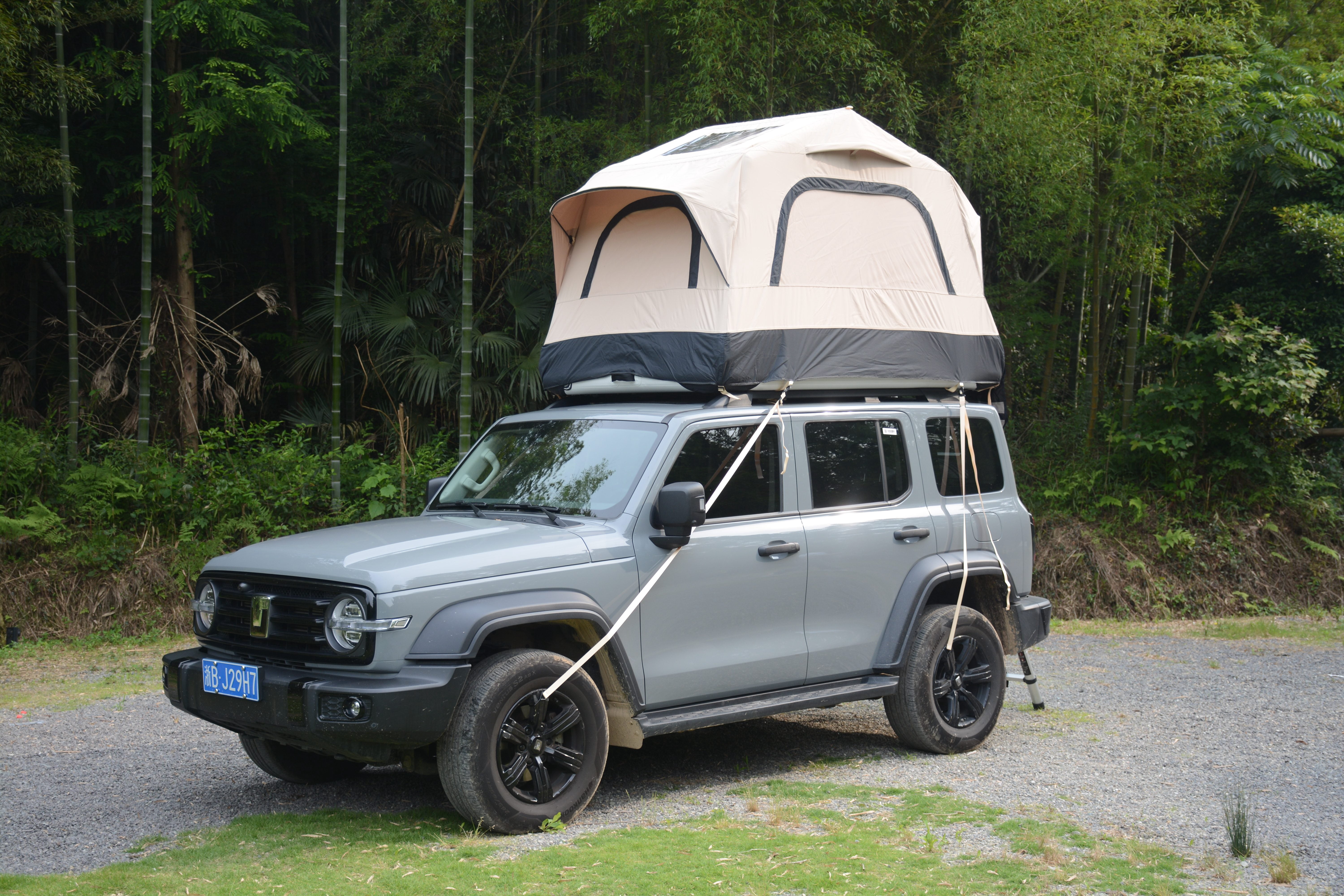 Inflatable Car Roof Top Tent for Trucks & SUVs, Spacious 2-Person Camping Tent, Simple and Quick to Install