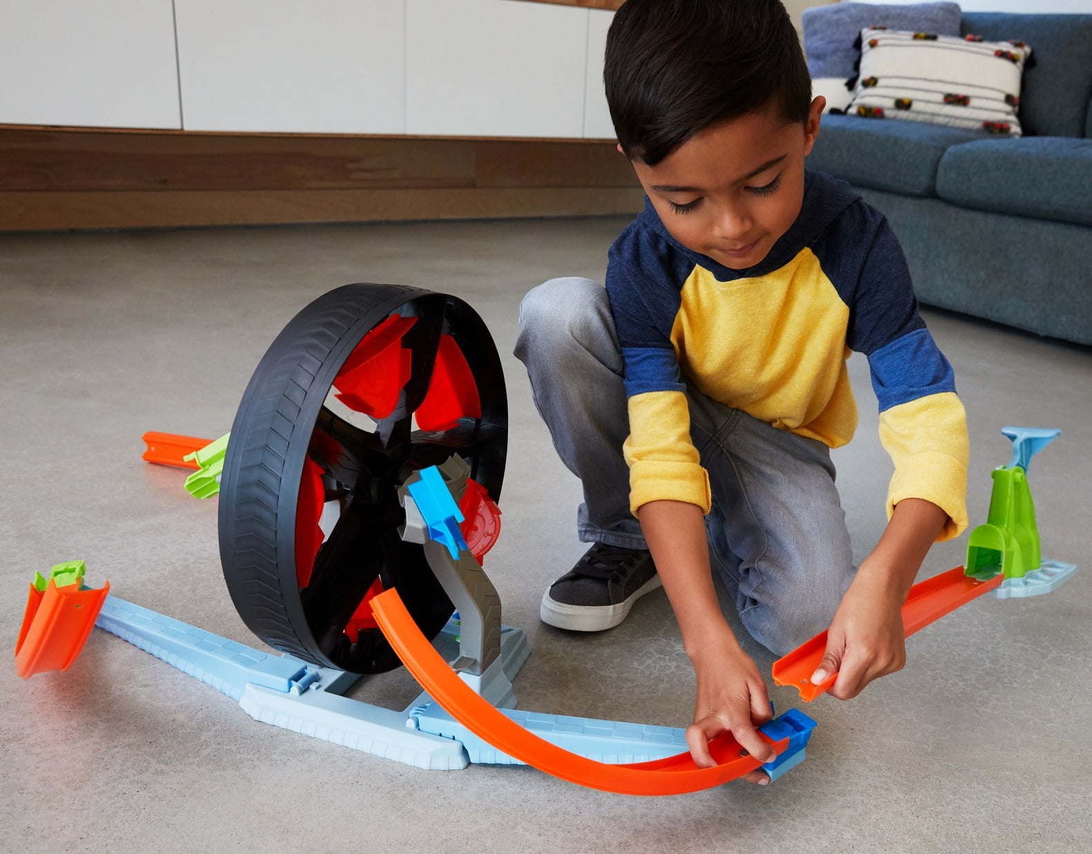 Hot Wheels Spinwheel Challenge Play Set for 5 Year Olds And Up