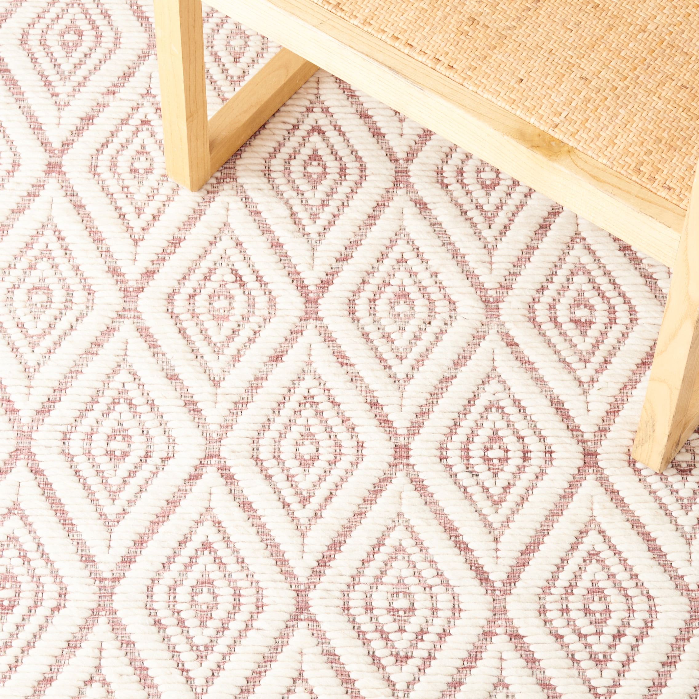 SAFAVIEH Marbella Winston Diamond Area Rug, Dark Pink/Ivory, 6' x 6' Square
