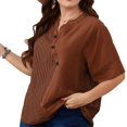 thumbnail image 1 of Top de manga corta para mujer, blusa con cuello en V, costura a rayas, decoración de botones, Top holgado informal de verano, rojo ladrillo XXXL, 1 of 5
