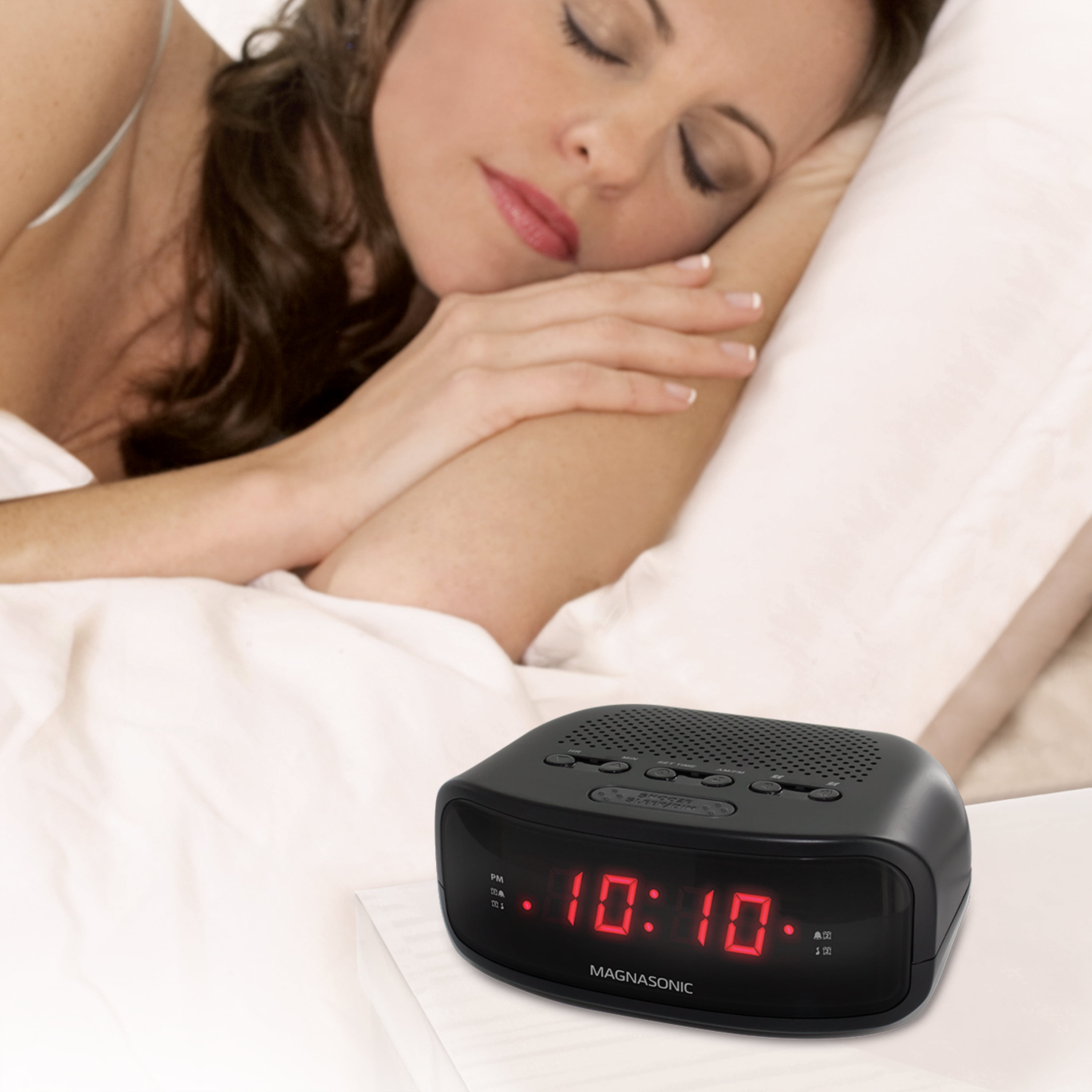 Dual Alarm Dimming Magnasonic Alarm Clock Radio with Battery Backup 