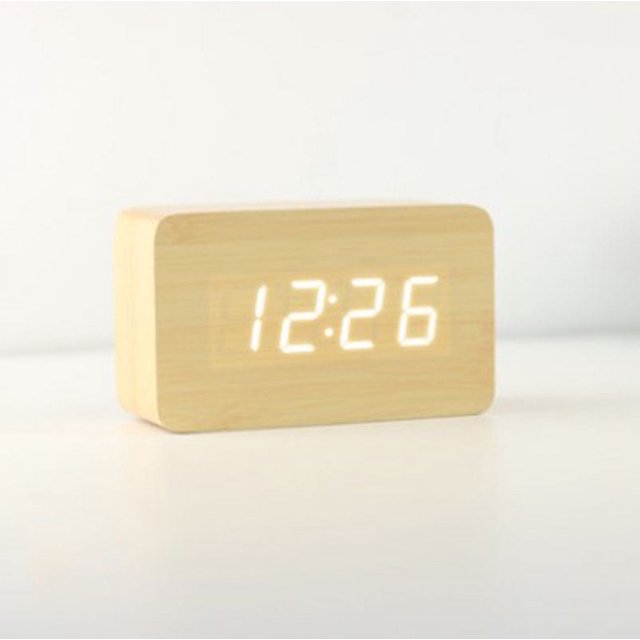 Reloj despertador digital LED pequeño reloj de pie con pantalla de fecha y temperatura, 3 brillos ajustables, control de voz, pantalla de 2 modos Adepaton LKX-1419