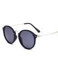thumbnail image 1 of Gafas de sol clásicas retro con montura redonda, artísticas y frescas. Las mismas gafas de sol, 1 of 5