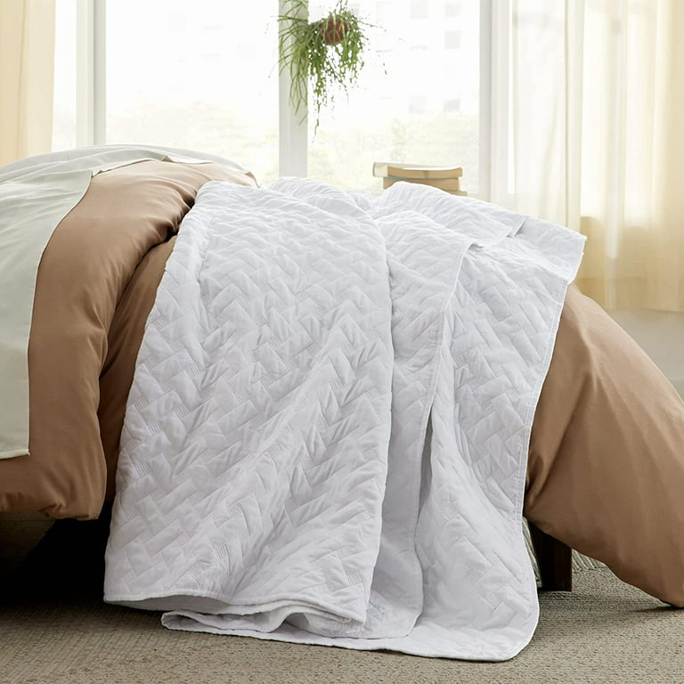 Bedsure Queen Quilt Bedding Set , White Bedspreads for All Seasons  (Includes 1 Quilt, 2 Shams) 