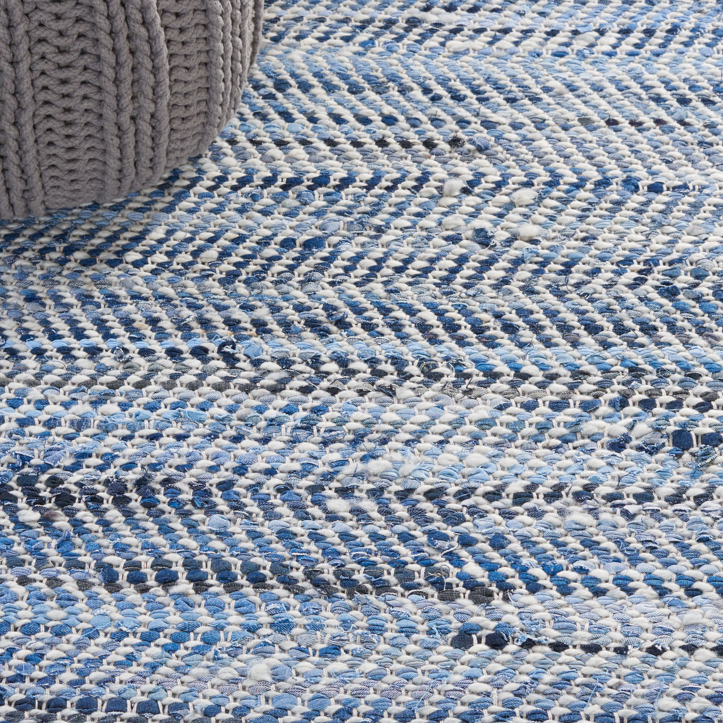 SAFAVIEH Natura Leonard Distressed Area Rug, Blue/Light Grey, 4' x 6'