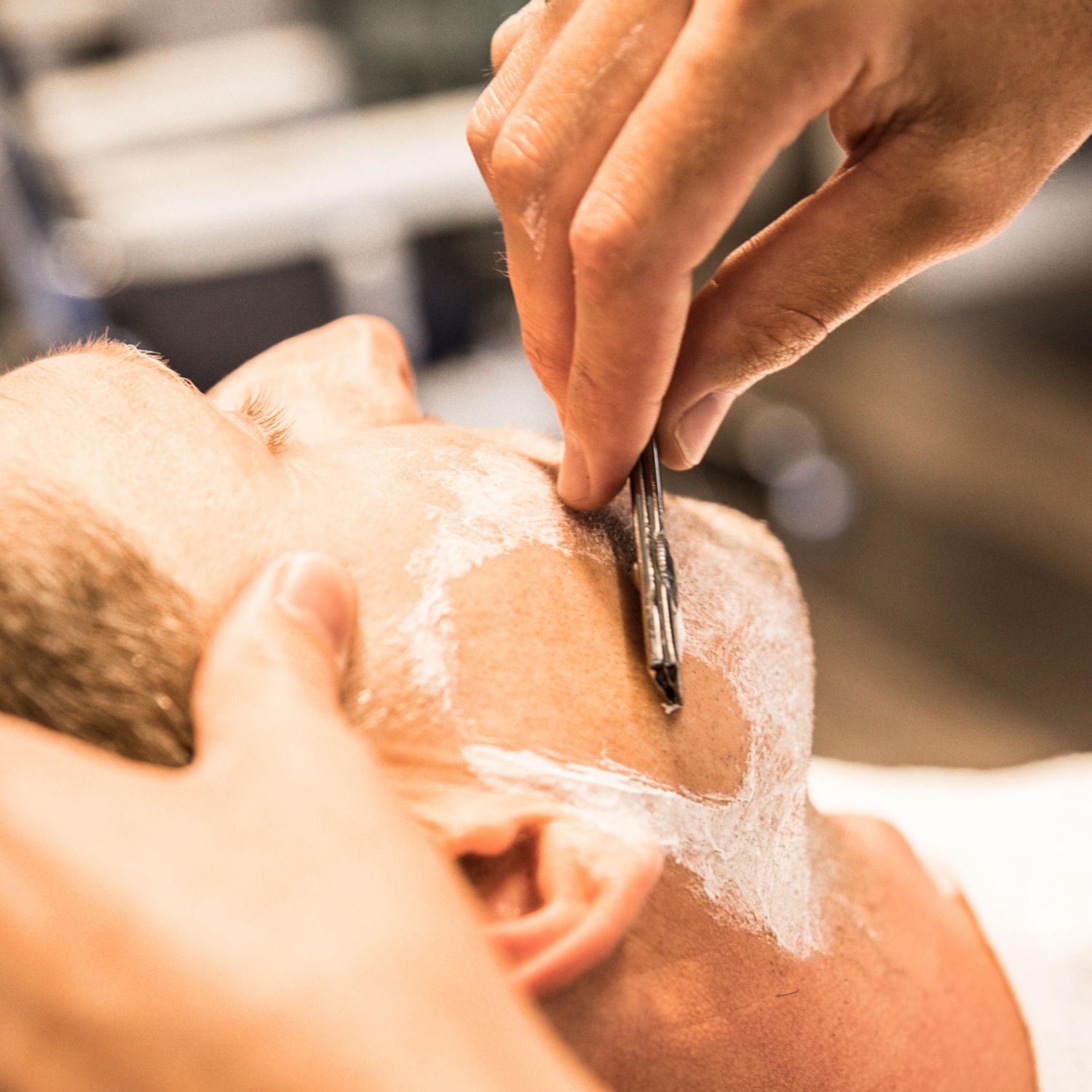 Cremo Original Shave Cream - smooth shaving cream fights razor burn, nicks and cuts, 177 ml (6 FL OZ)