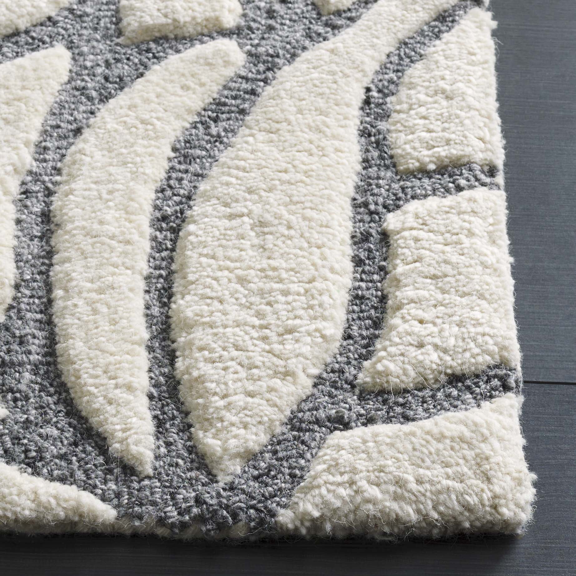 SAFAVIEH Casablanca Yadira Floral Shag Runner Rug, Ivory/Grey, 2'3" x 12'