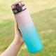thumbnail image 4 of Botella de agua deportiva de gran capacidad para exteriores | Vaso térmico a prueba de fugas de 28 oz con filtro de té incorporado | Vaso de viaje de plástico con degradado para gimnasio y senderismo, 4 of 6