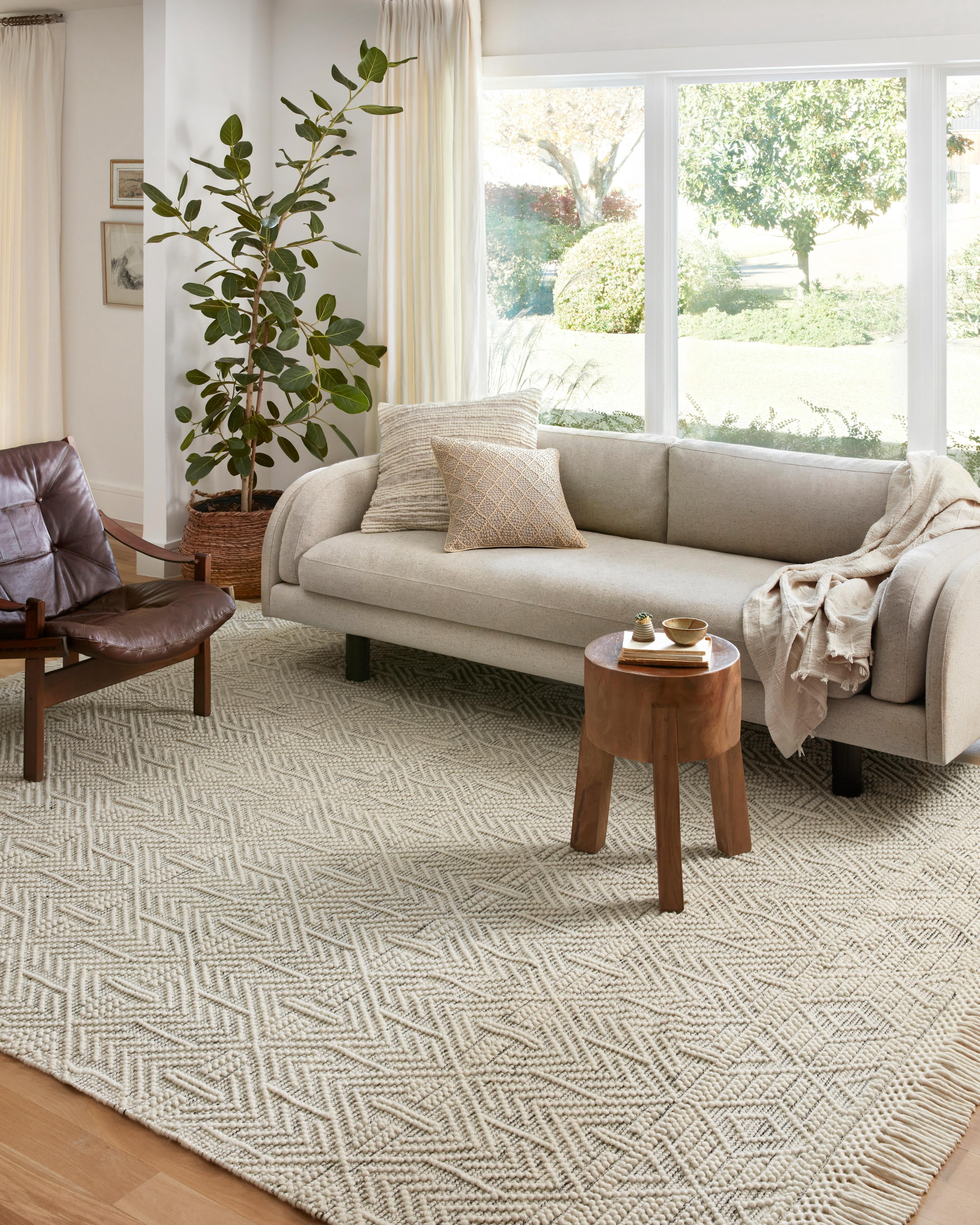 Loloi Noelle Ivory / Black Geometric Area Rug 8'-0" x 10'-0"