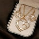 thumbnail image 1 of Conjunto de collar y aretes en forma de corazón color melocotón | Joyería de aleación para parejas | Largo del collar: 50 cm | Elegante diseño de doble corazón | Regalo para aniversarios, cumpleaños, 1 of 9
