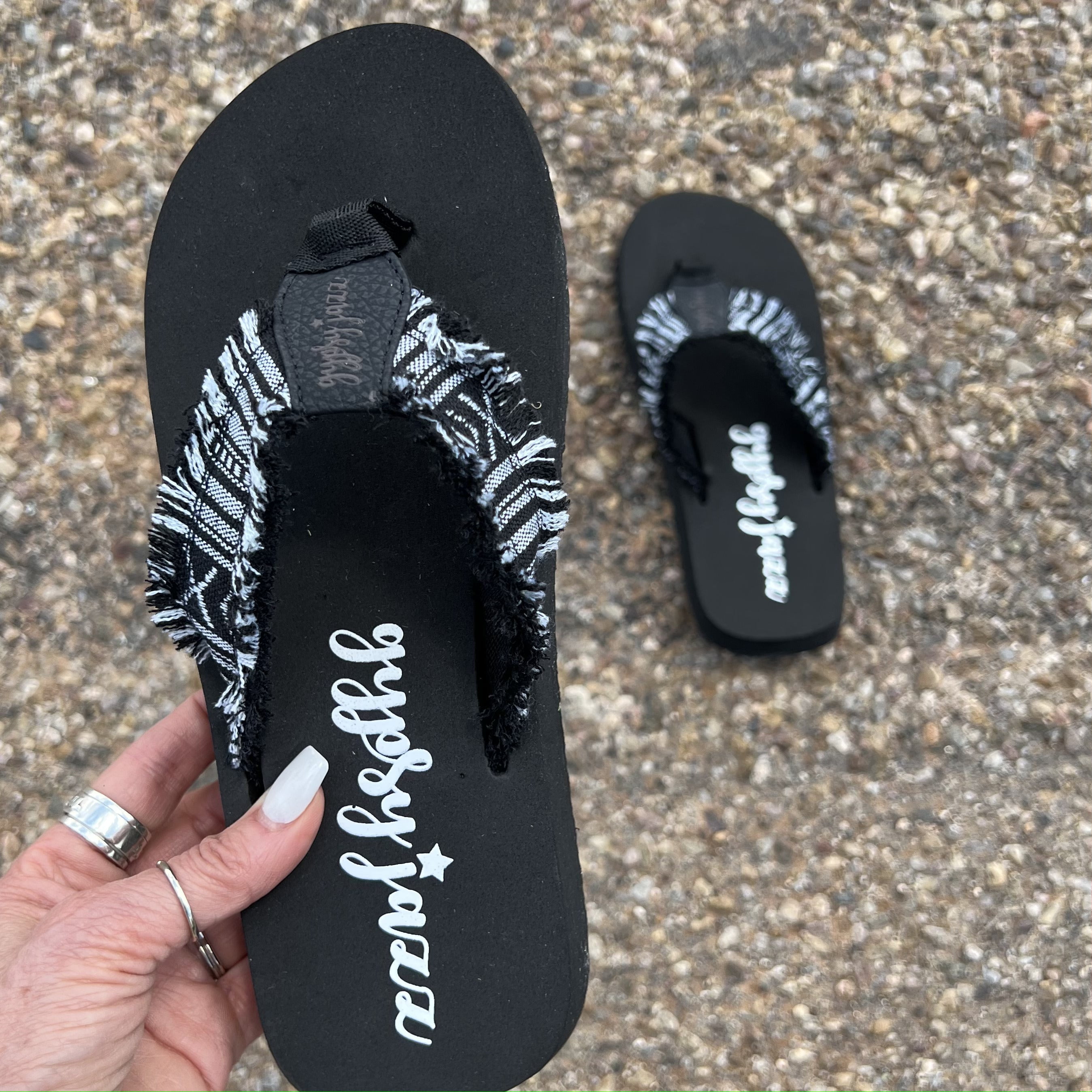 Black and white flip flops best sale