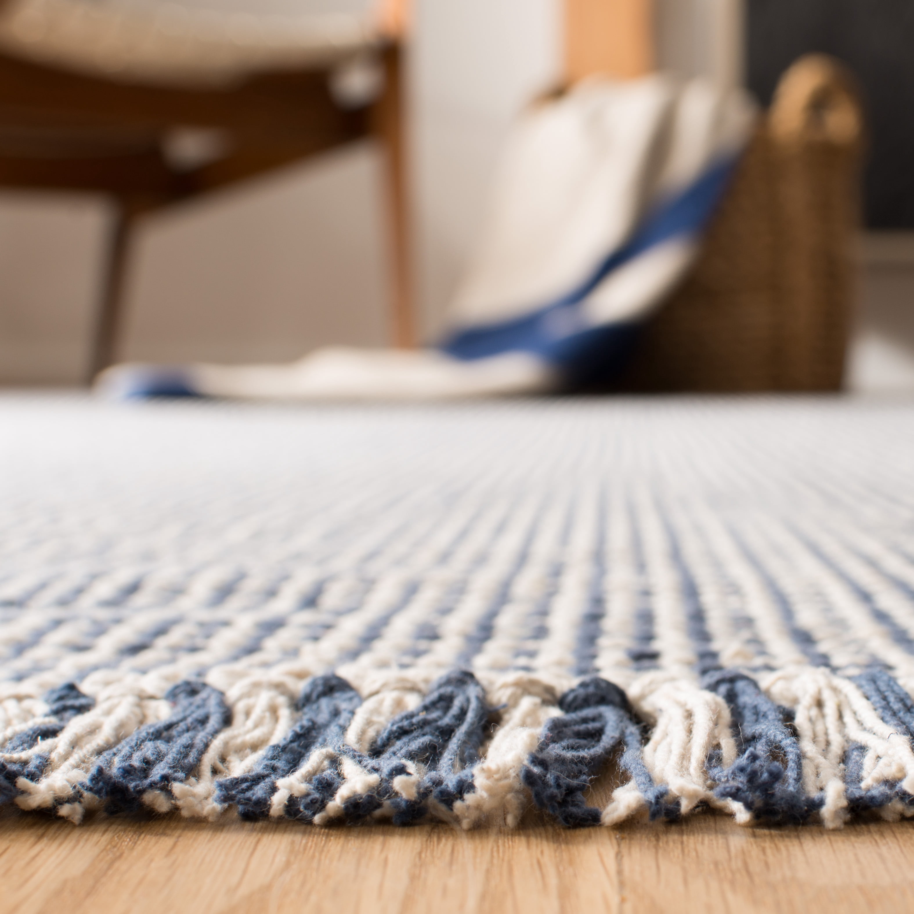 SAFAVIEH Montauk Patton Geometric Cotton Area Rug, Ivory/Navy, 4' x 4' Square