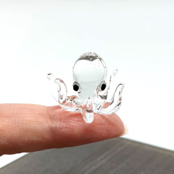 Sansukjai Octopus Tiny Micro Figurines Hand Blown Glass Art Animals Collectible Gift Home Decor (Clear O)