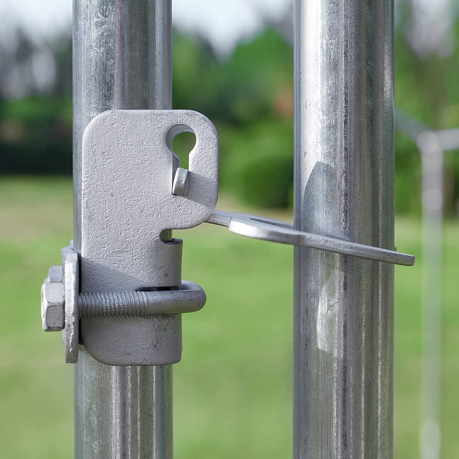 Chain link gate shop latch dog proof