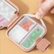 thumbnail image 4 of Pastillero Rectangular de Plástico con Separador y Cortador de Pastillas | Dispensador Portátil de Medicamentos para Pastillas y Cápsulas | Organizador de Una Pieza para Viajes y Uso Doméstico, 4 of 4