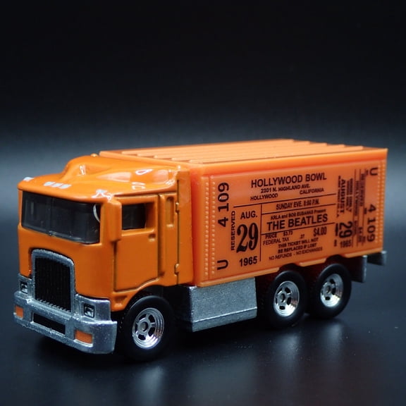 Open Box BOX DELIVERY TRUCK HIWAY HAULER THE BEATLES 1:64 SCALE DIORAMA DIECAST MODEL CAR