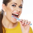 thumbnail image 3 of 8 cepillos de dientes intermedios de doble punta para limpieza bucal con aparatos dentales., 3 of 8