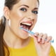 thumbnail image 3 of 8 cepillos de dientes intermedios de doble punta para limpieza bucal con aparatos dentales., 3 of 8