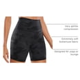thumbnail image 4 of Shorts CRZ YOGA ButterLuxe tiro alto 6" camuflaje gris oscuro, 4 of 5