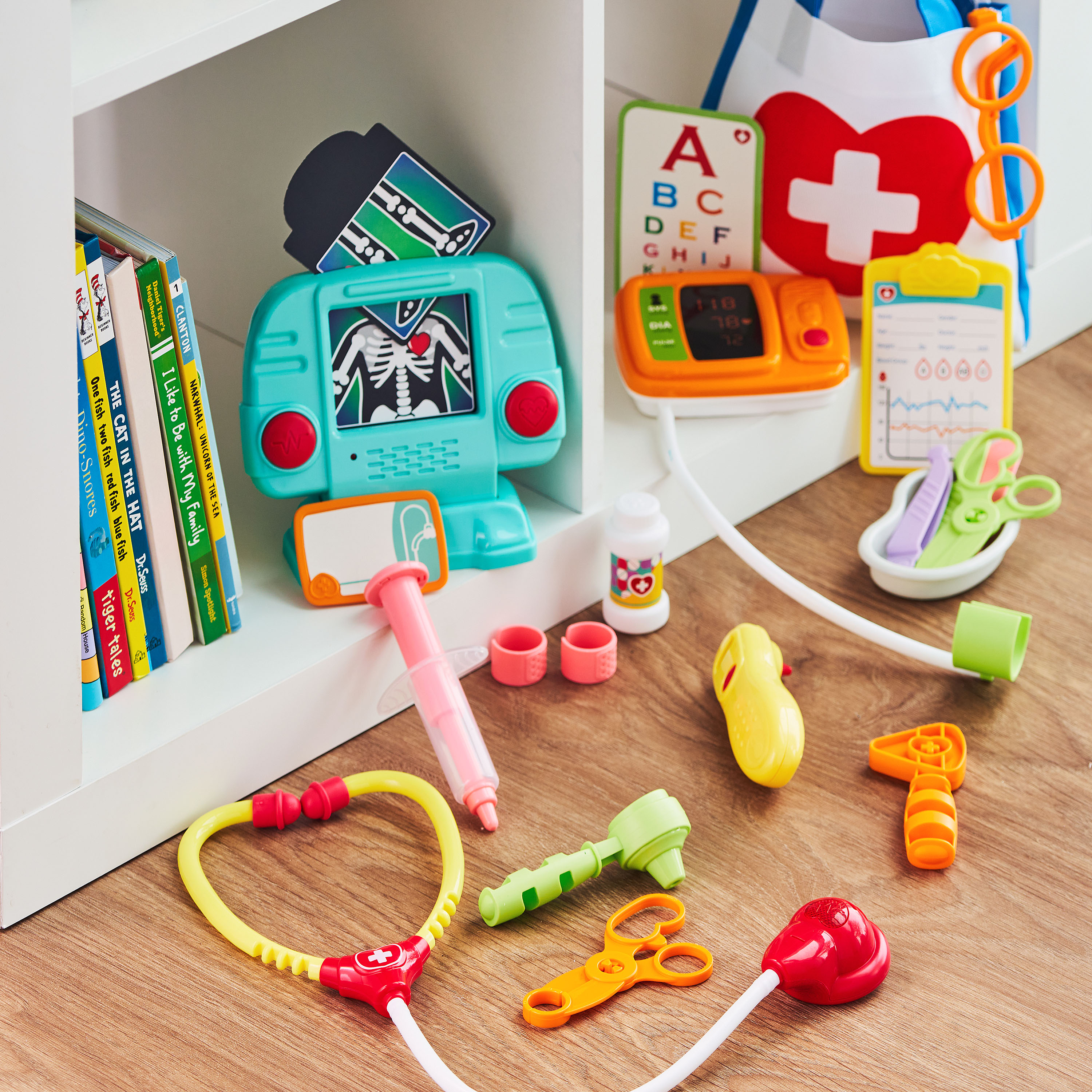 Kid Connection Doctor Play Set with 25 Pieces photo 4