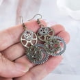 thumbnail image 2 of Pendientes de engranajes de latón de aspecto antiguo Steampunk hechos a mano para mujeres Regalos de joyería personalizados Regalos maravillosos, 2 of 5