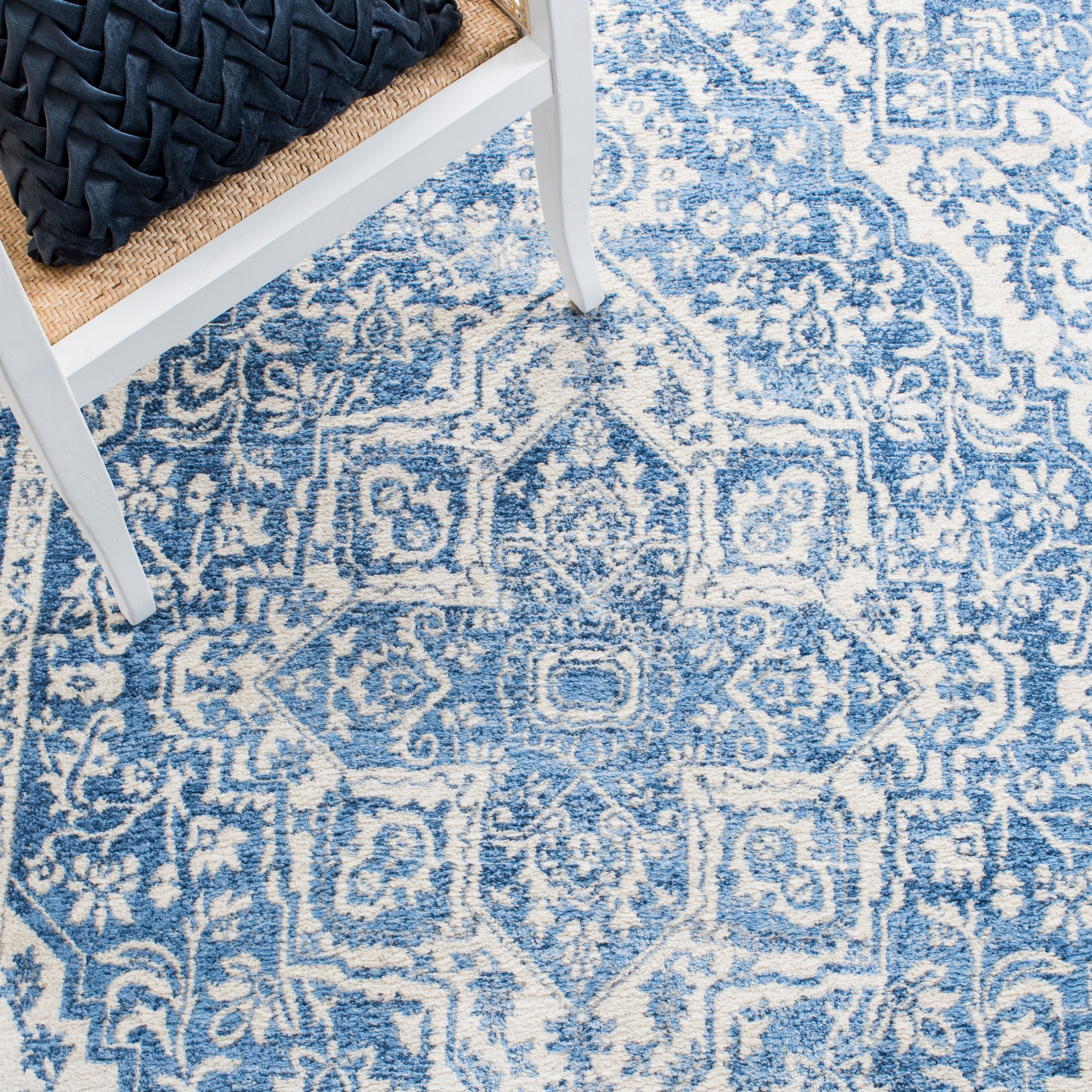 SAFAVIEH Brentwood Adams Oriental Area Rug, Ivory/Navy, 3' x 5'
