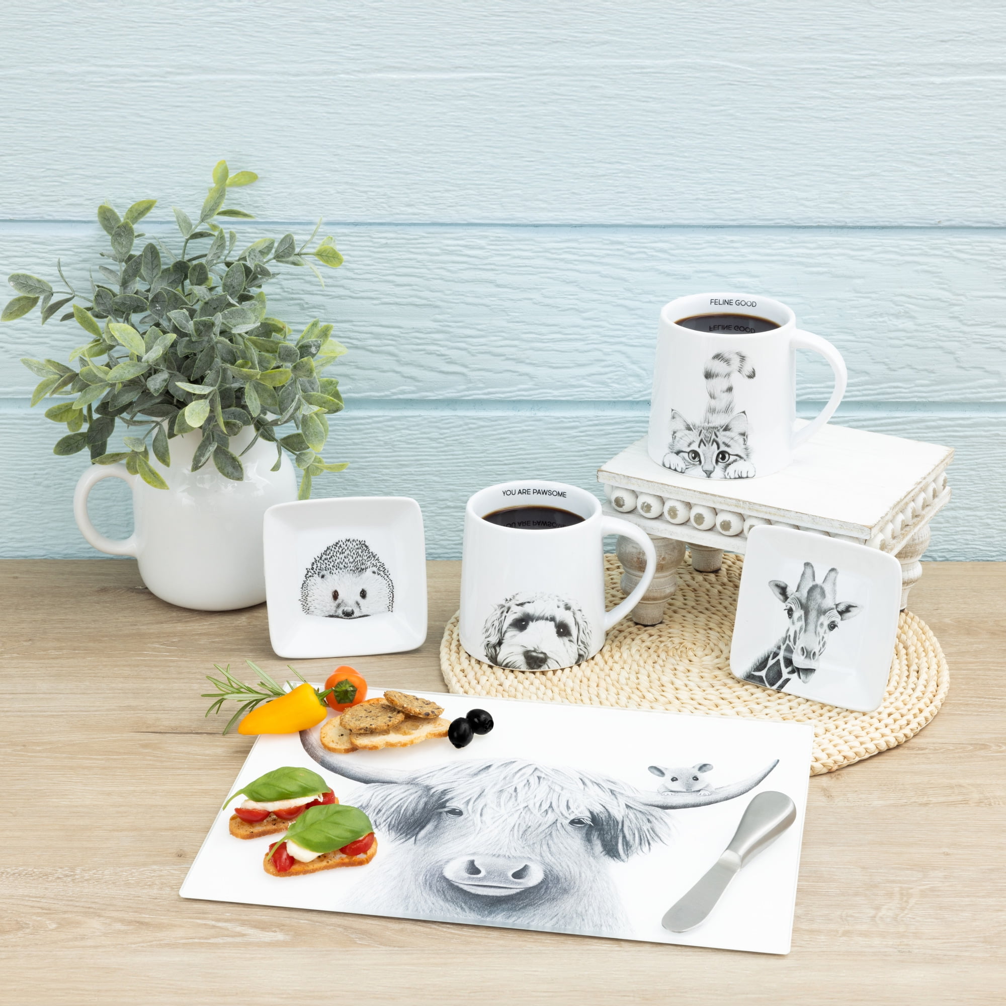 Pavilion Gift Company - Highland Cow - 13.75" x 9.75" Glass Cutting Board
