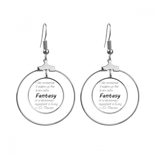 La fantasía es el ingrediente en la vida. Los pendientes cuelgan del aro de la joyería del círculo de la gota Unbranded M