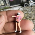 thumbnail image 2 of Figura Miniatura Hugo Chica en 1:64 Rosado, 2 of 7